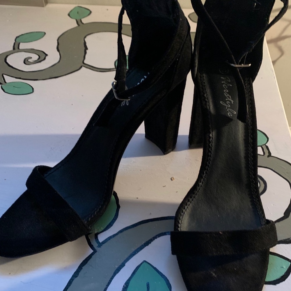 Black Herstyle sandal